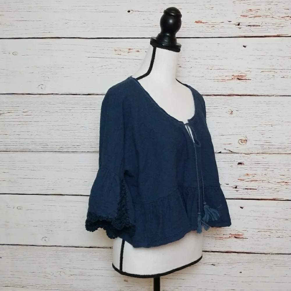 FREE PEOPLE // boho-chic textured fabric tie plunge wide sleeve top